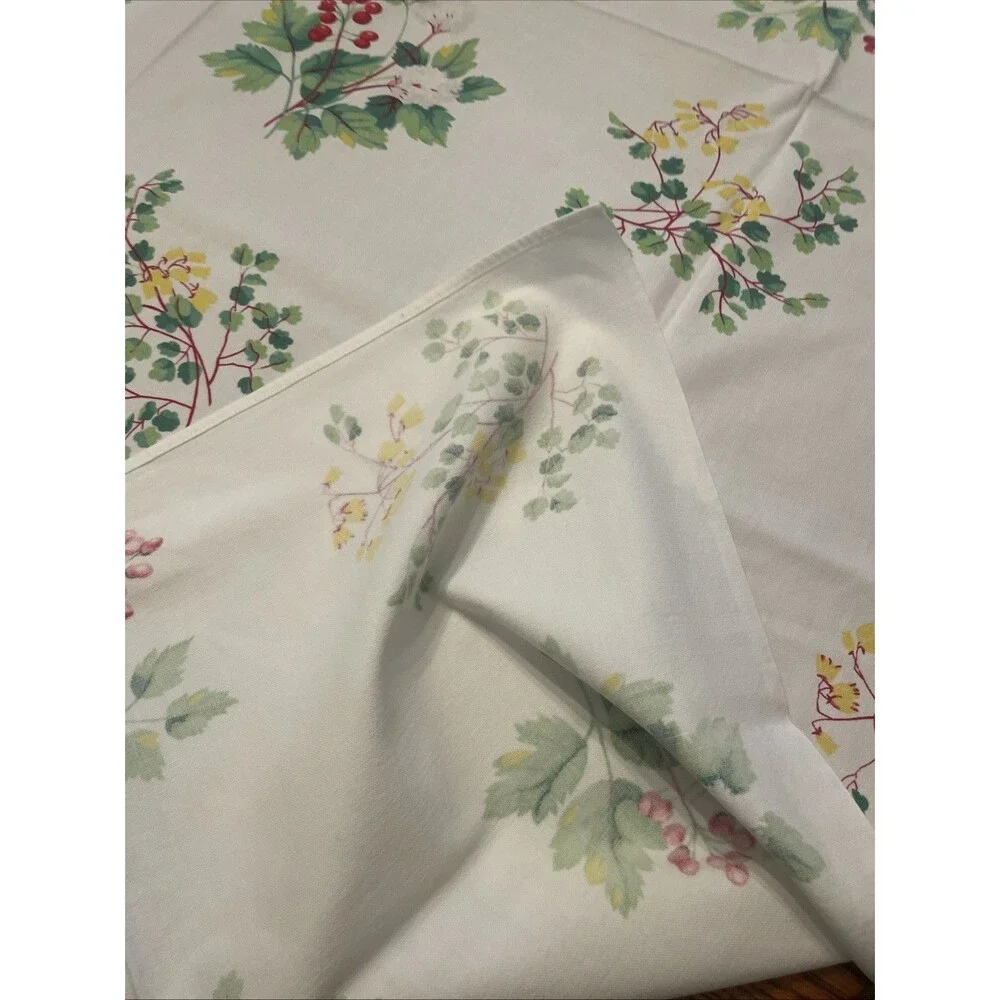 Vintage ‘50s Wilendur Tablecloth White & Yellow Flowers Red Berries Print 64x54”